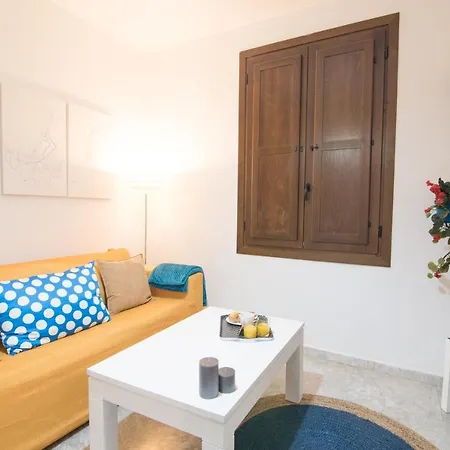 Tuguest Plaza De Gracia Apartman *